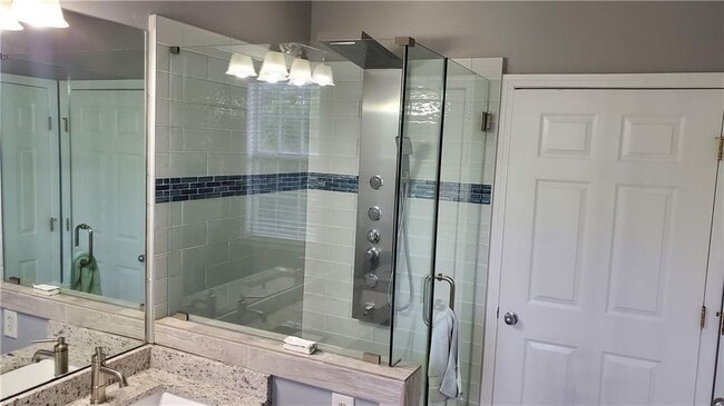 Building Photo - 1307 Stratford Commons