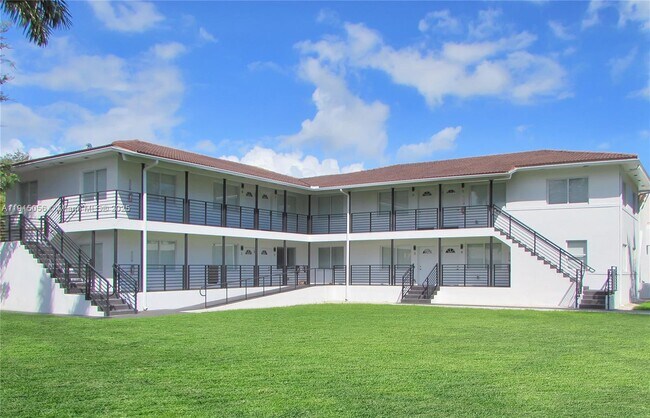 Primary Photo - 9220 Biscayne Blvd