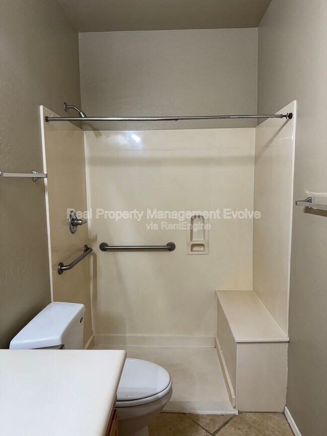 Building Photo - 15440 W Jefferson St