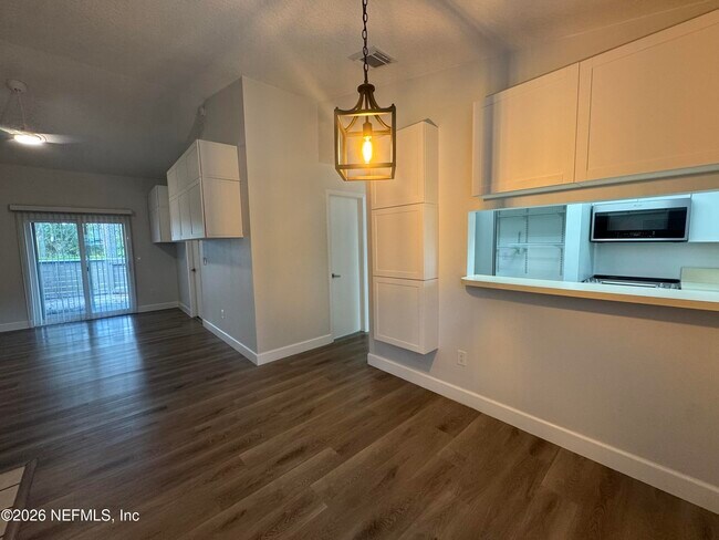 Building Photo - 8428 Long Meadow Cir N