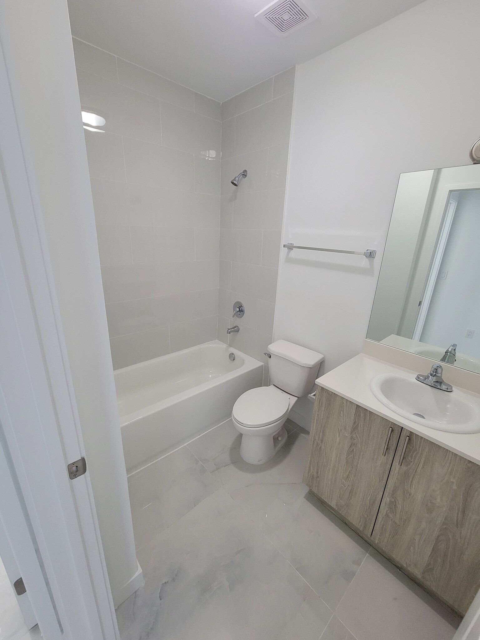 Building Photo - 935 SW 72nd Ave