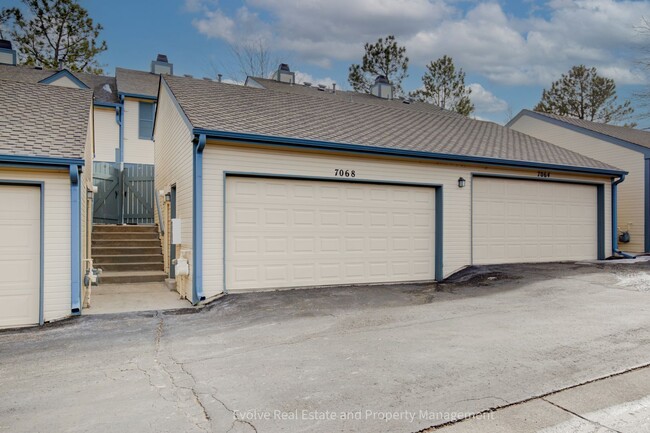 Building Photo - Evolve Real Estate: Spacious 3-Bed, 4-Bath...