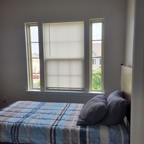 Building Photo - 18109 Red Cedar Rd