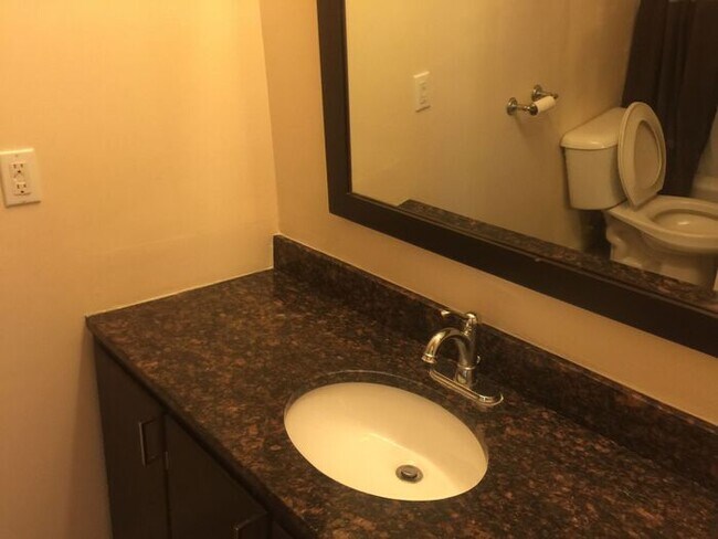 Building Photo - $1475 Charming, remodeled 3-Bed/1-Bath 952...