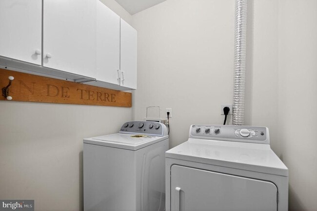 Building Photo - 13529 Persian Ct