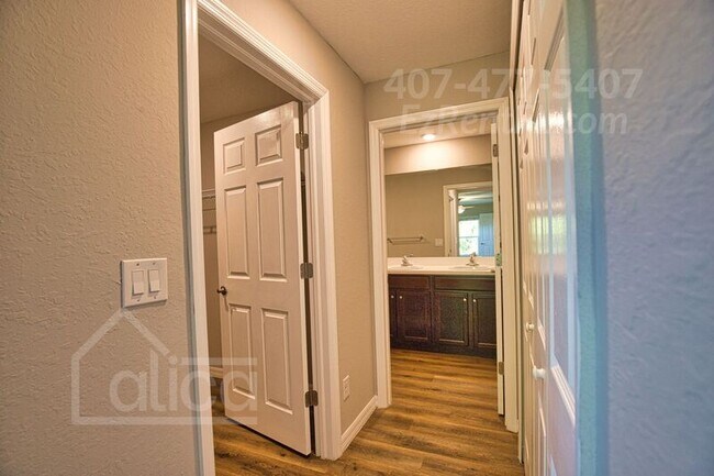 Building Photo - 121 Parish Dr