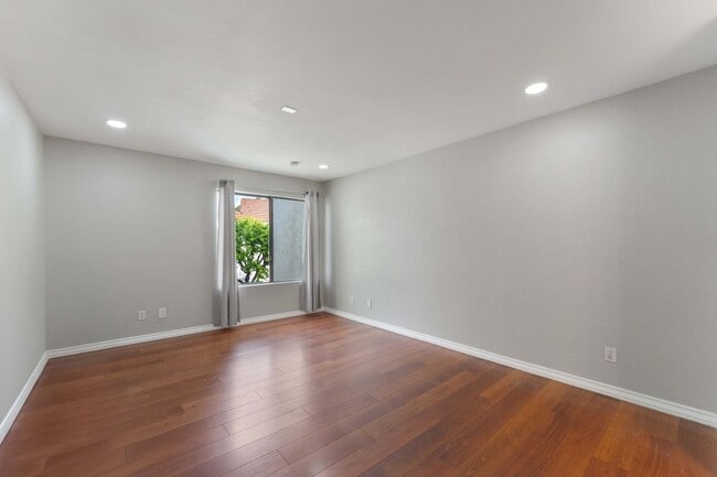Building Photo - 10805 Camino Ruiz