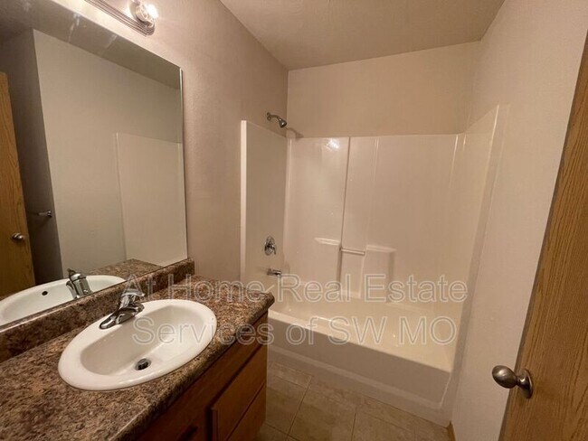 Building Photo - 1145 N Northwood