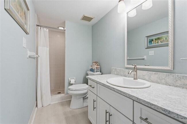 Building Photo - 240 Cypress Ln