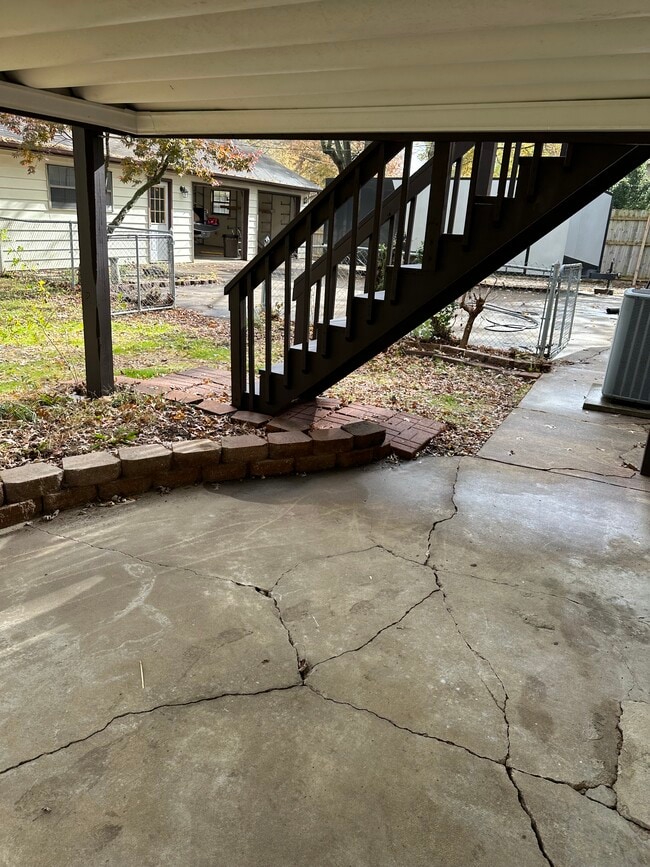 Building Photo - 203 20th Ave N