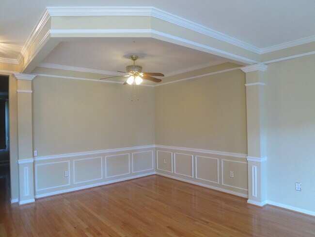 Building Photo - Luxury! Brick Front Townhouse in Longmead