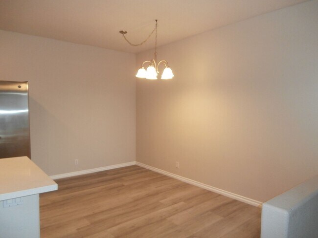 Building Photo - 2201 Ramsgate Dr