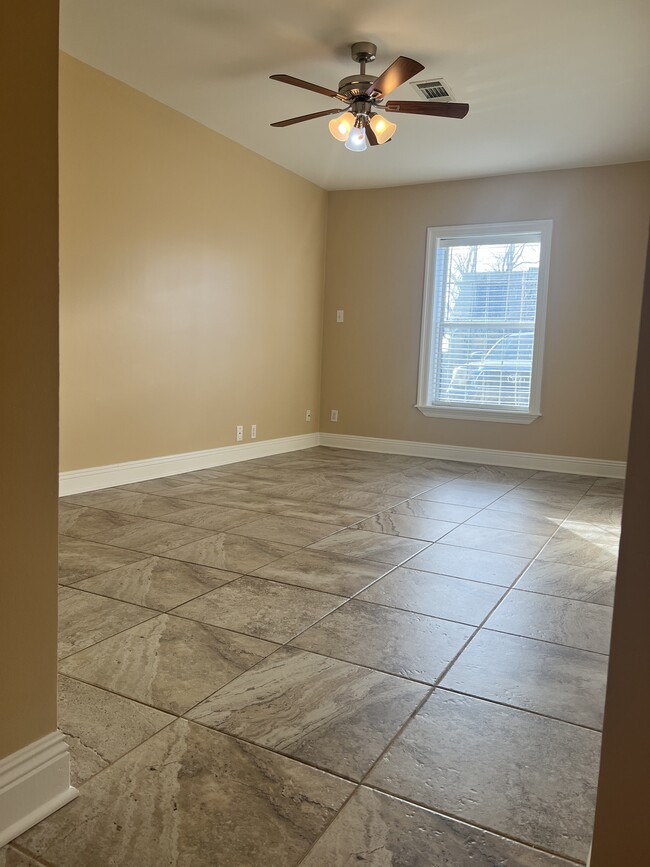 Building Photo - 225 Brett Dr