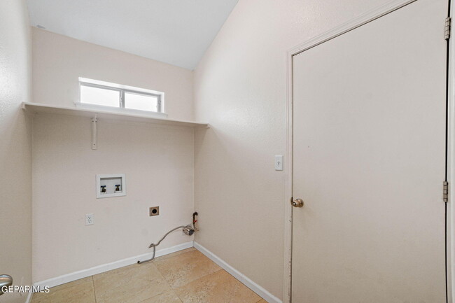 Building Photo - 6753 Parque Del Sol Dr