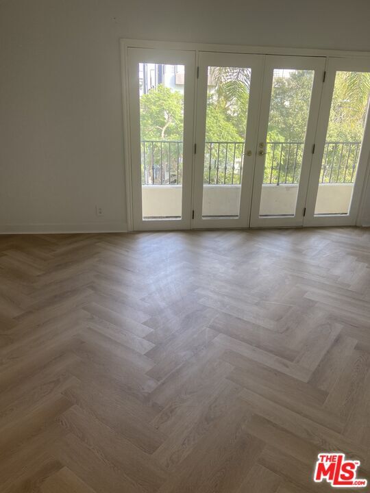 Building Photo - 435 Arnaz Dr