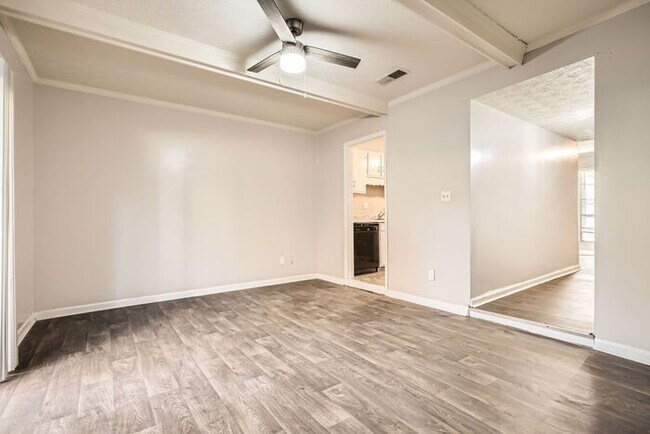 Building Photo - Charming 2-Bedroom Town Home for Rent in M...