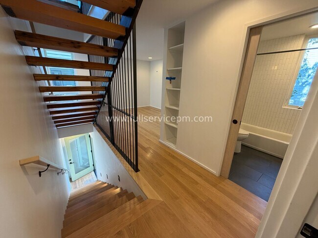 Building Photo - 7784 Highland Park Wy SW