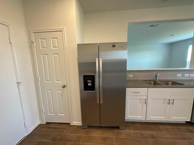 Building Photo - 337 Redonda Dr