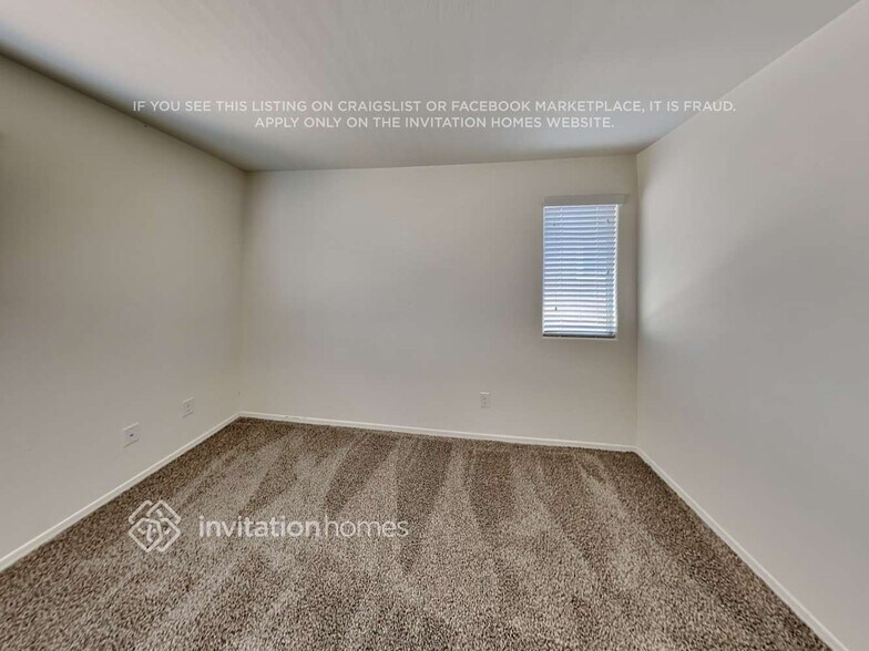 Building Photo - 1322 E Dragon Fly Rd