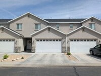 Building Photo - 3 Bedroom Home Near Schools And Entertainment
