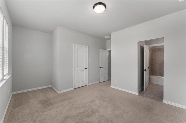 Building Photo - 1565 Amesbury Way