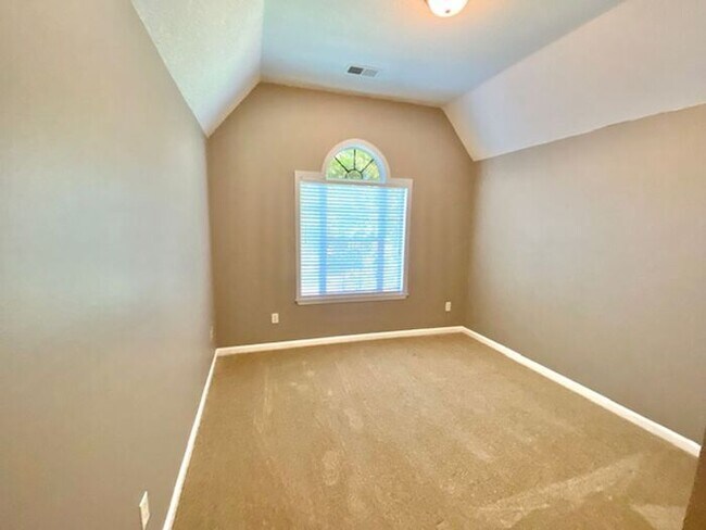 Building Photo - 3 Bedroom 2.5 bath with Loft Space Home in Cordova with Loft!