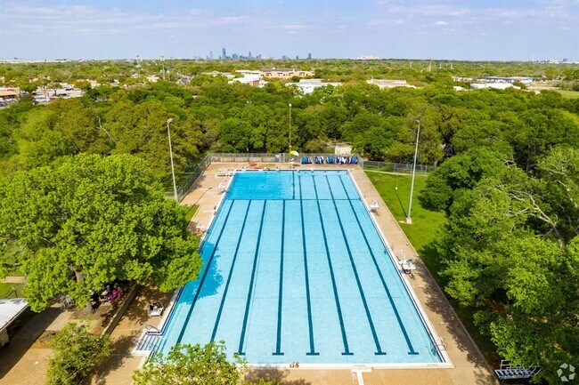 Building Photo - 7000 Whispering Oaks Dr