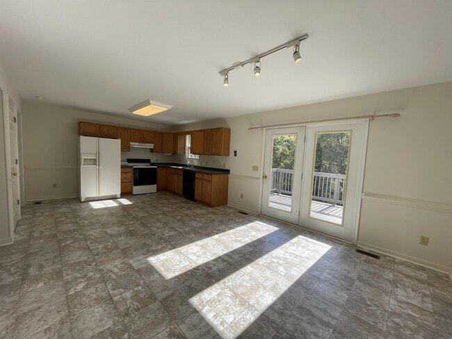 Building Photo - 10197 Madison Dr