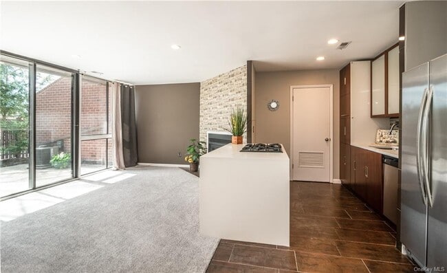 Building Photo - 150 N Bedford Rd