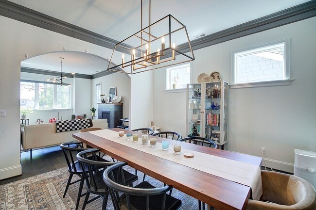 Building Photo - 5bd/3.5ba Seattle Home