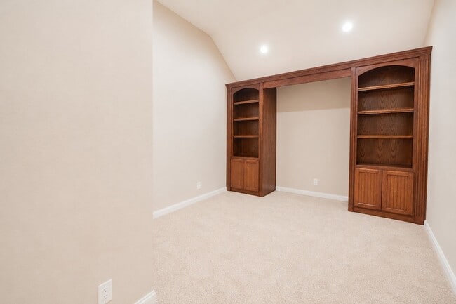 Building Photo - 4453 Red Barn Dr