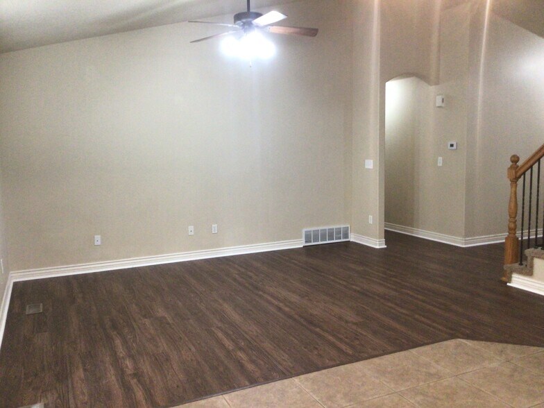 Building Photo - 7134 S Sorrento Way