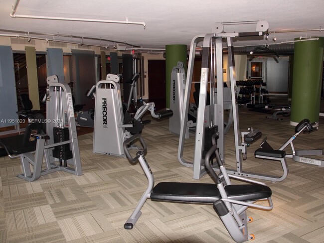 Building Photo - 2641 N Flamingo Rd