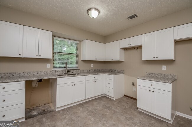 Building Photo - 10284 Briarbay Loop
