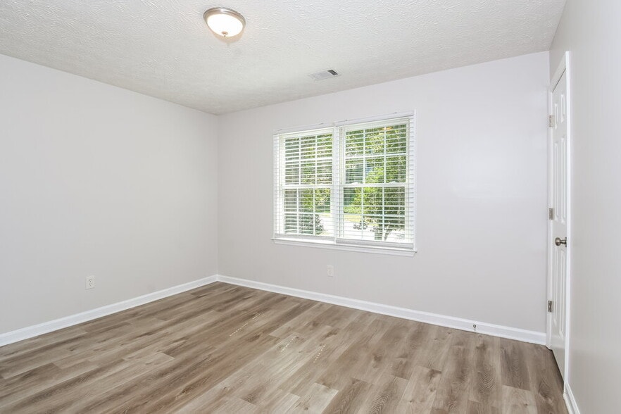 Building Photo - 4996 Shallow Ridge Rd NE