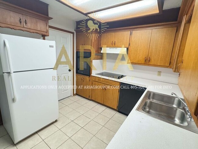 Building Photo - 4 Bed/1.5 Bath Single Family Home Availabl...