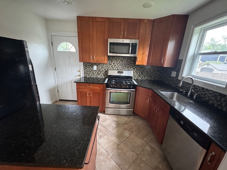 Building Photo - 12720 Feldon St