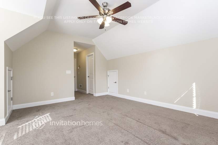 Building Photo - 215 Montana Way