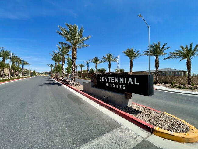 Building Photo - Gated 3 Bed, 2.5 Bath, 2 Car Garage Townho...