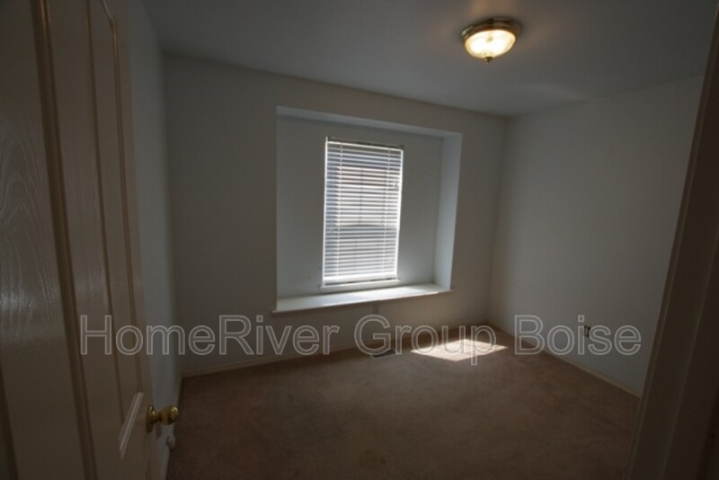 Building Photo - 2806 Mink Pl
