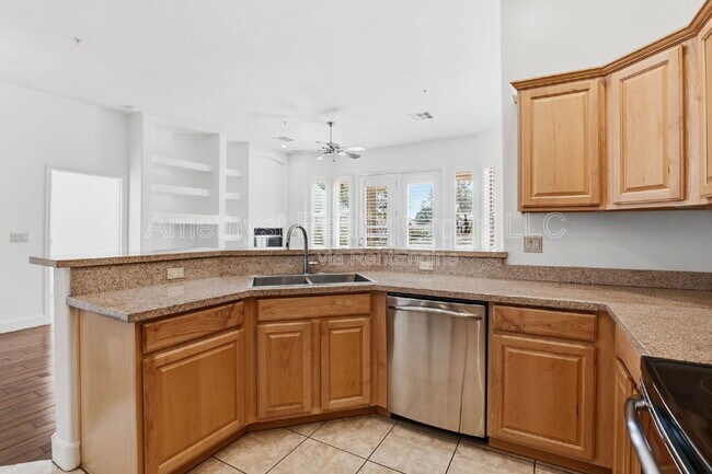 Building Photo - 14000 N 94th St