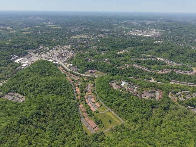 Building Photo - Discover the most affordable home in Belle Forest, located in Nashville's highly coveted 37221 zi...