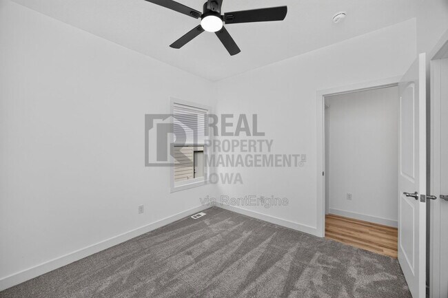 Building Photo - 8914 Hickory Dr