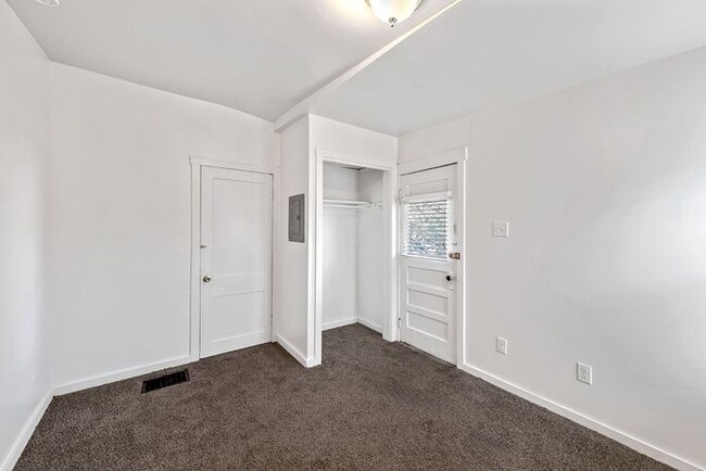 Building Photo - Charming Downtown 1-Bedroom in Historic Victorian Building