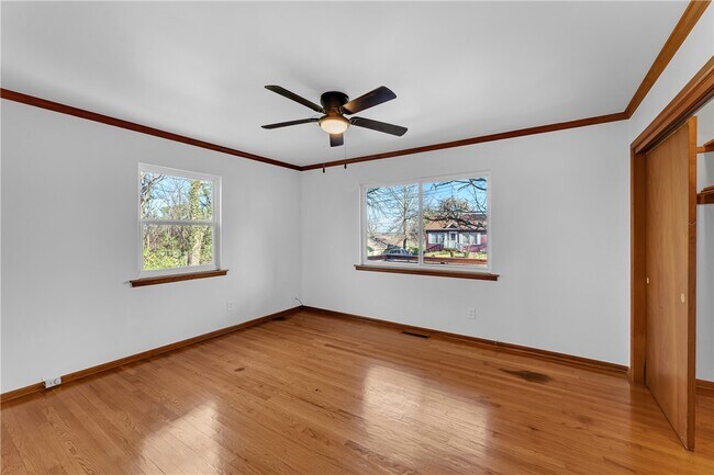 Building Photo - 515 W Holly St