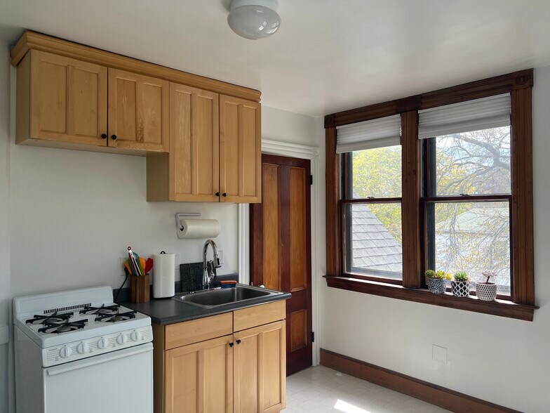 Primary Photo - 83 Orchard St