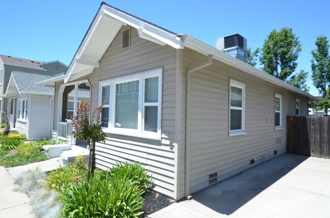 Building Photo - 3435 Trio Ln