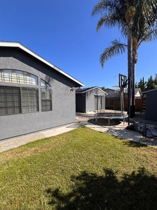 Building Photo - 2488 Shilshone Cir