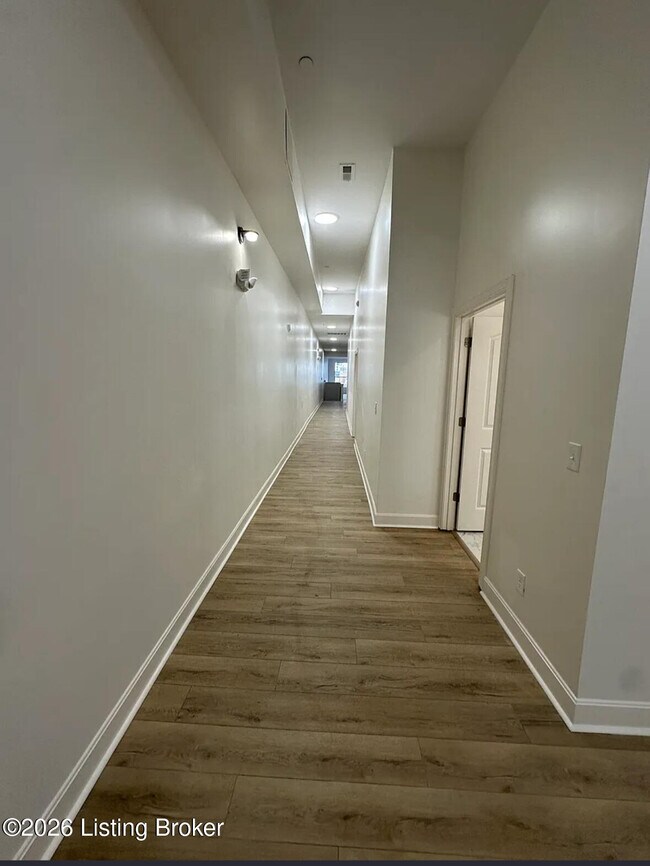 Building Photo - 540 S 4th St