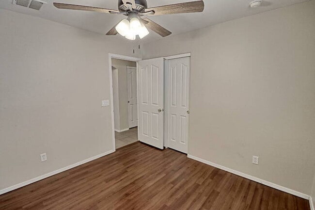 Building Photo - 50% OFF FIRST MONTH'S RENT!!!!!!!!!!!! Los Arroyos